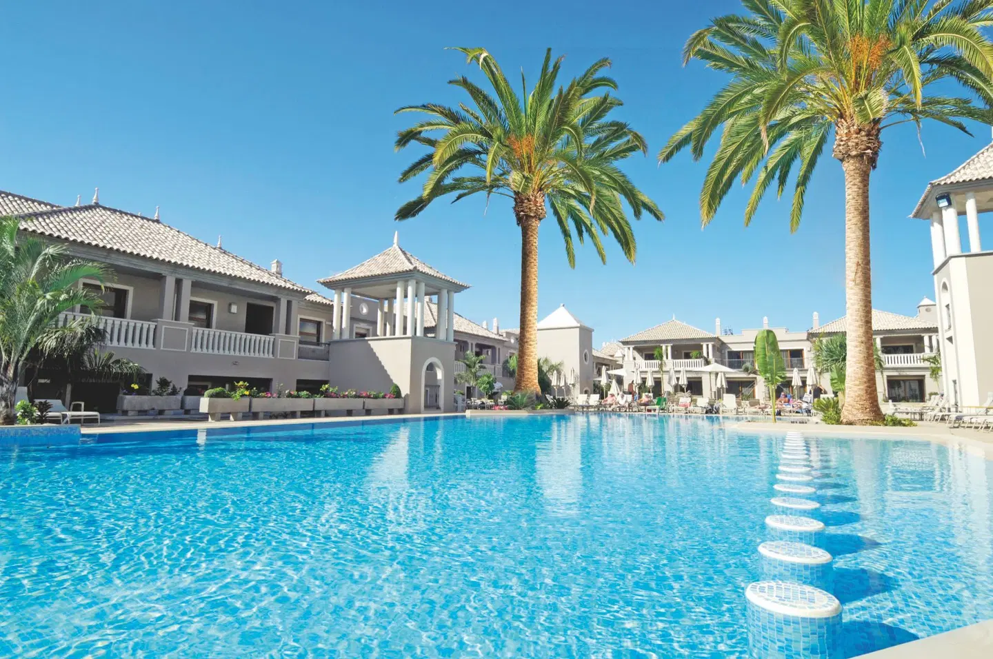 Marylanza Suites & Spa OUTDOOR_POOL