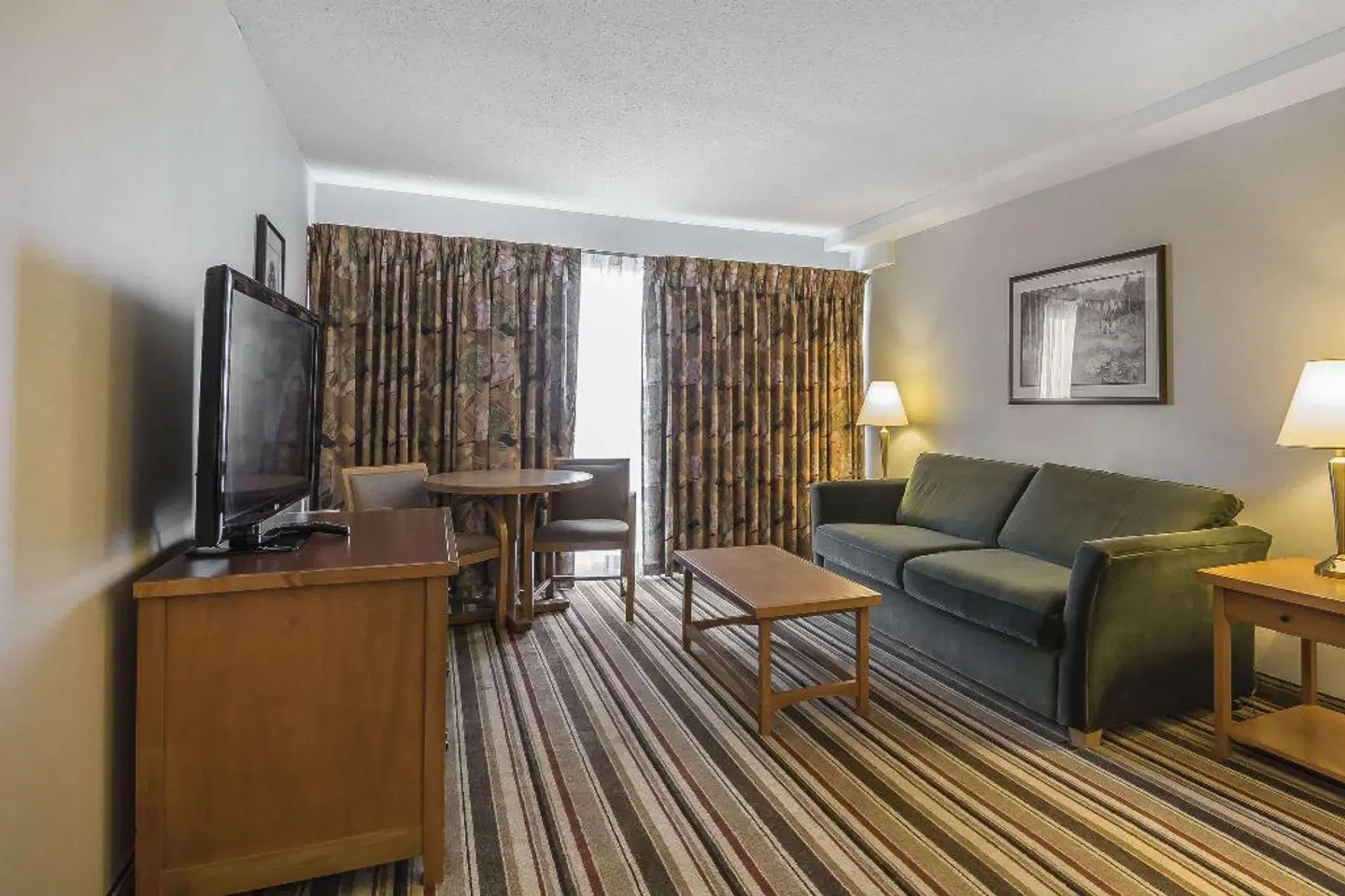 DoubleTree by Hilton Calgary North ROOM_EXAMPLE