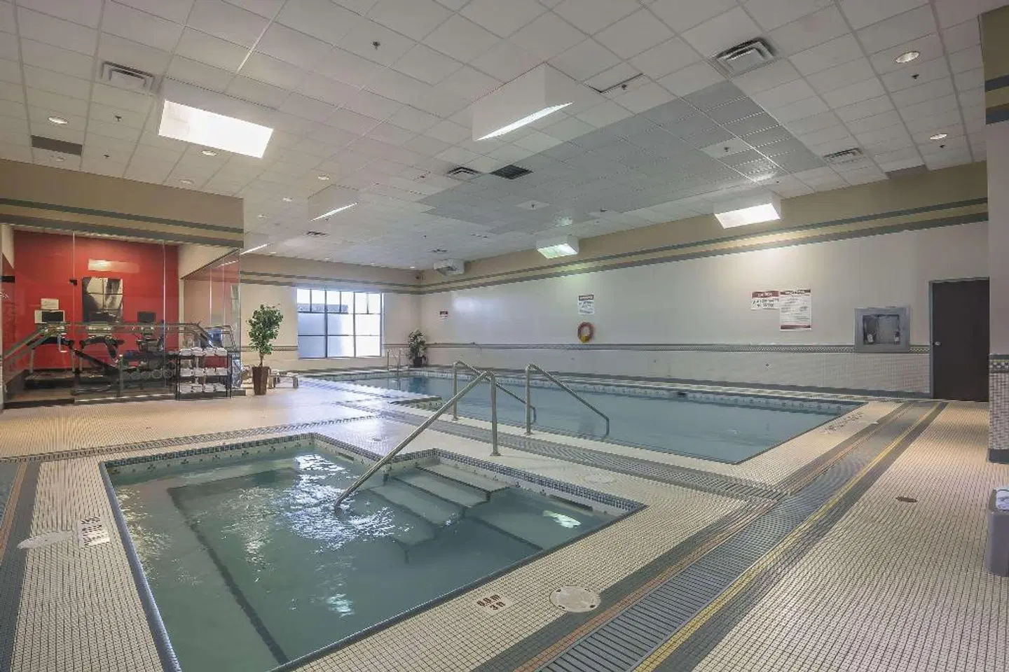 DoubleTree by Hilton Calgary North Hallenbad