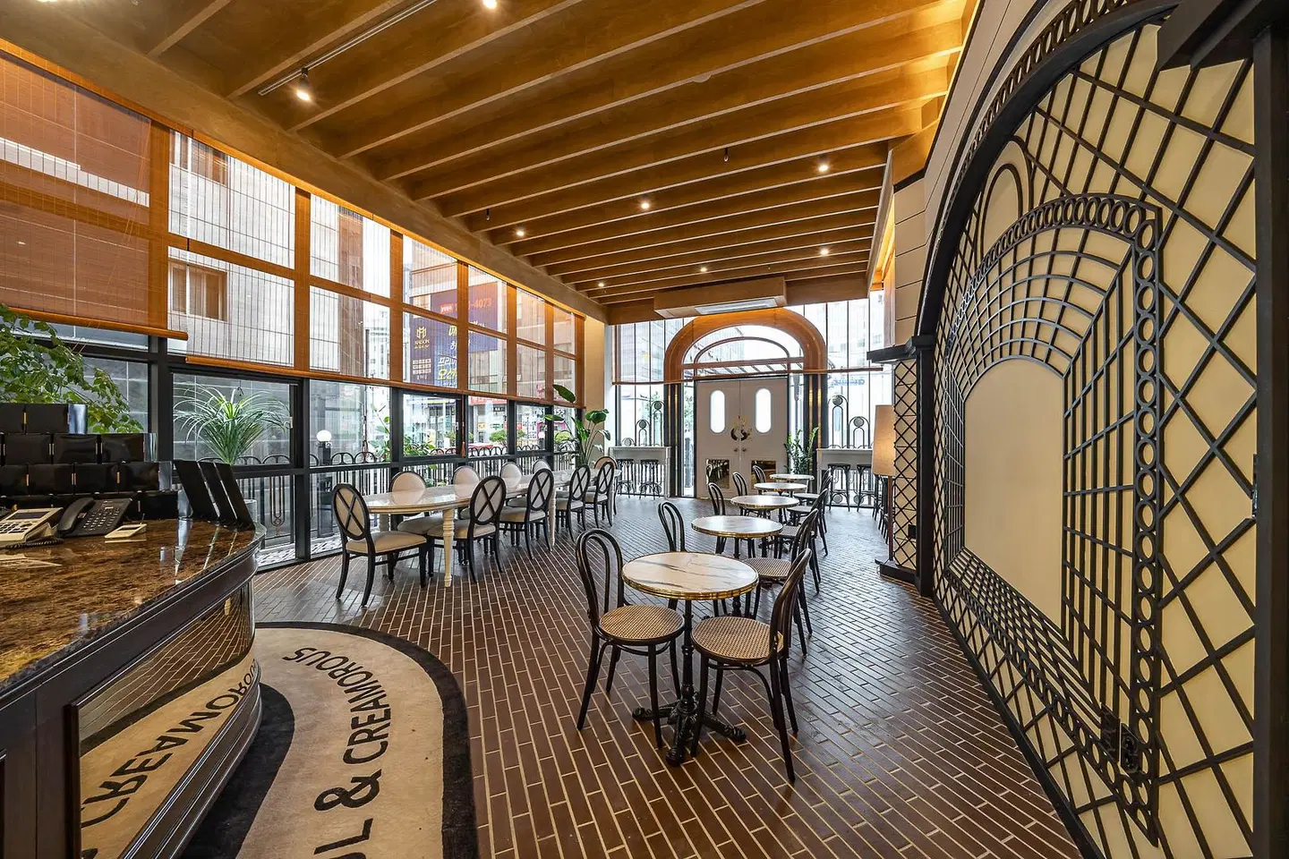 HOUND HOTEL SIGNATURE LOUNGE_LOBBY