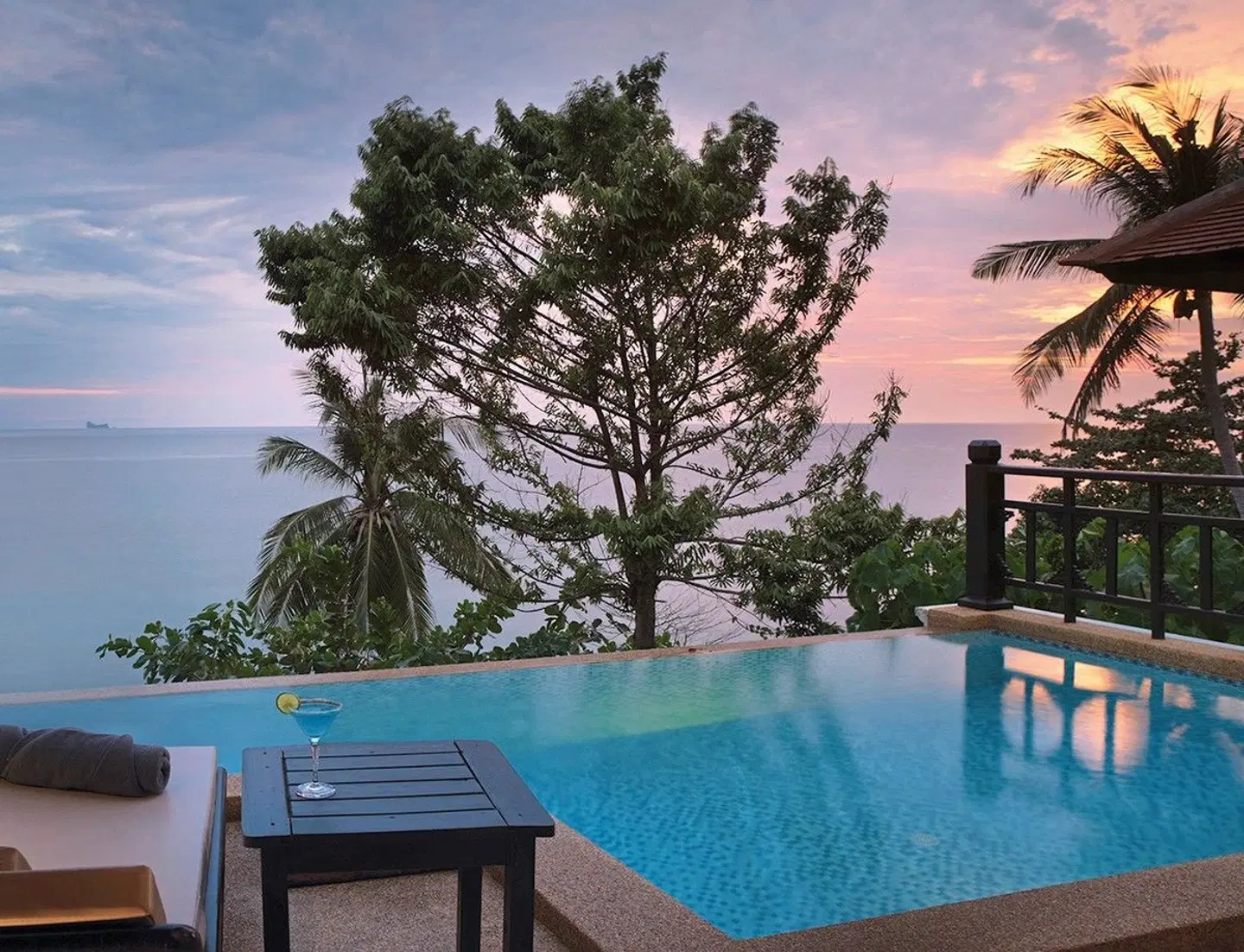 Rawi Warin Resort & Spa OUTDOOR_POOL