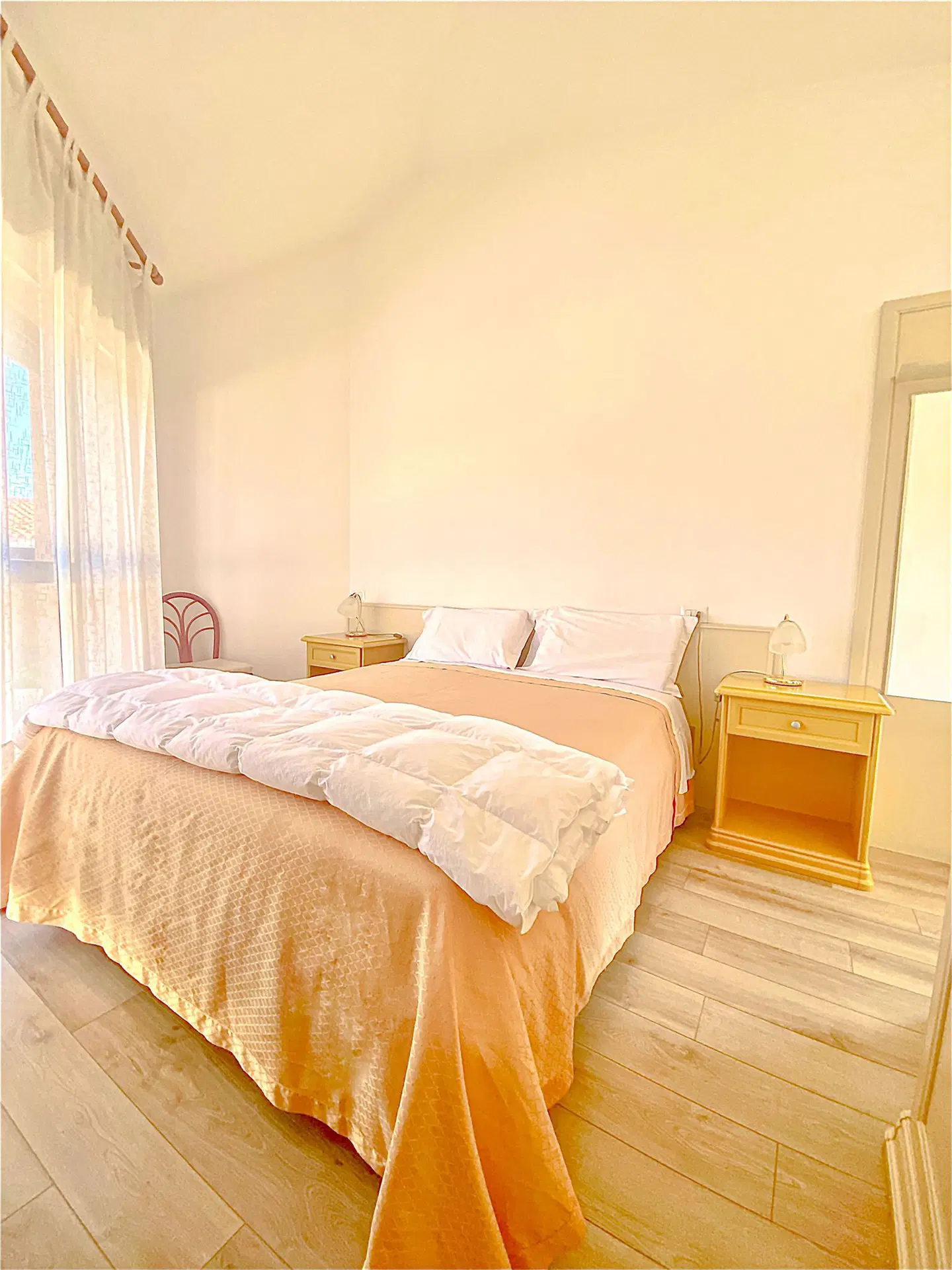 Donatella ROOM_EXAMPLE