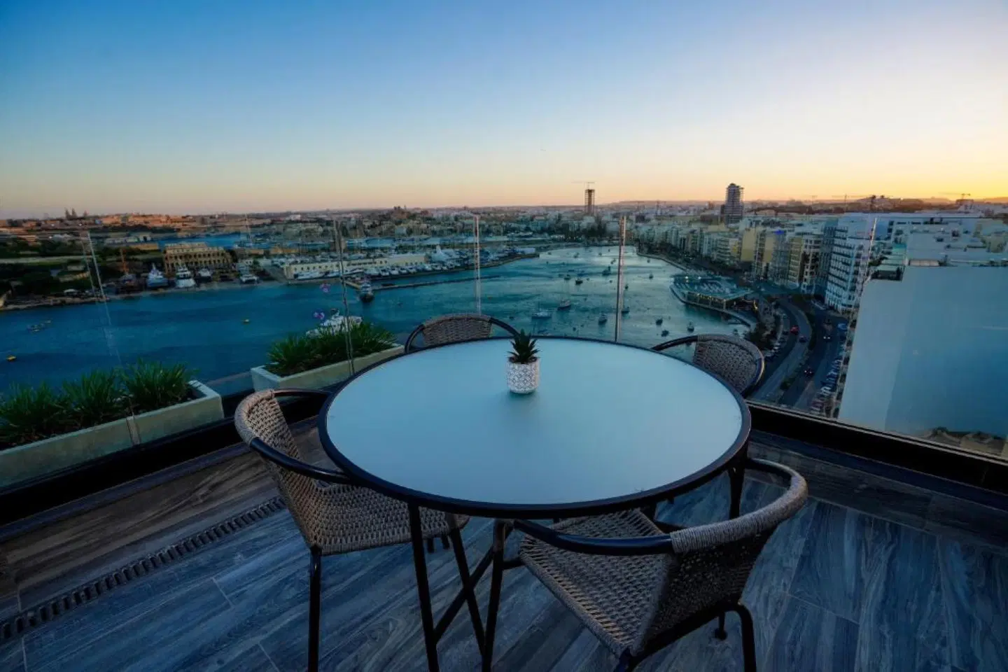 The Londoner Hotel Sliema Terrasse