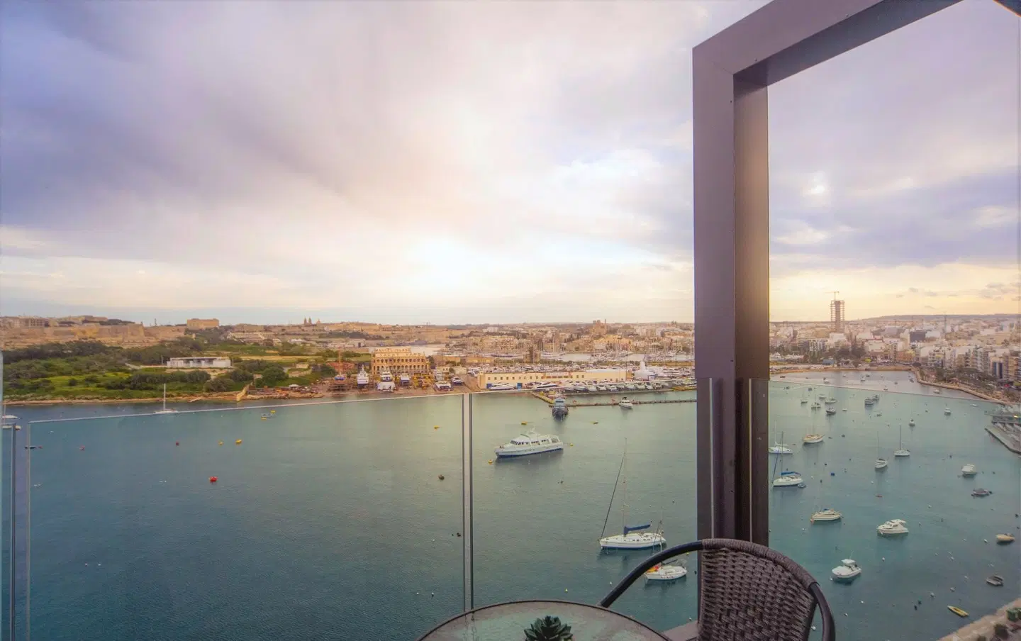 The Londoner Hotel Sliema Terrasse