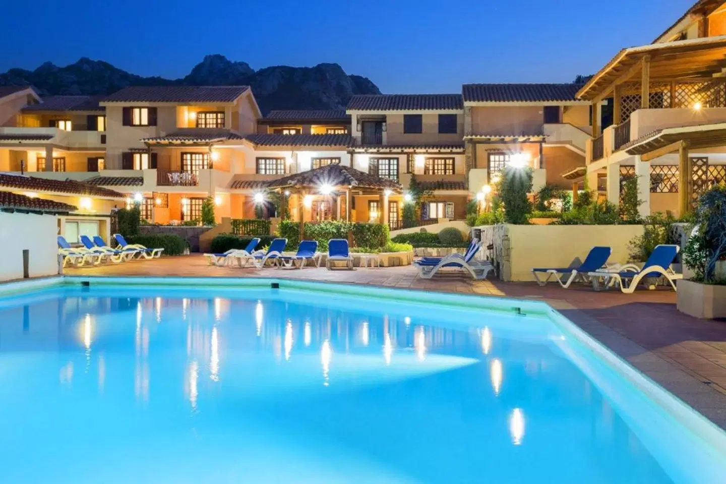 Residence Bougainvillae OUTDOOR_POOL