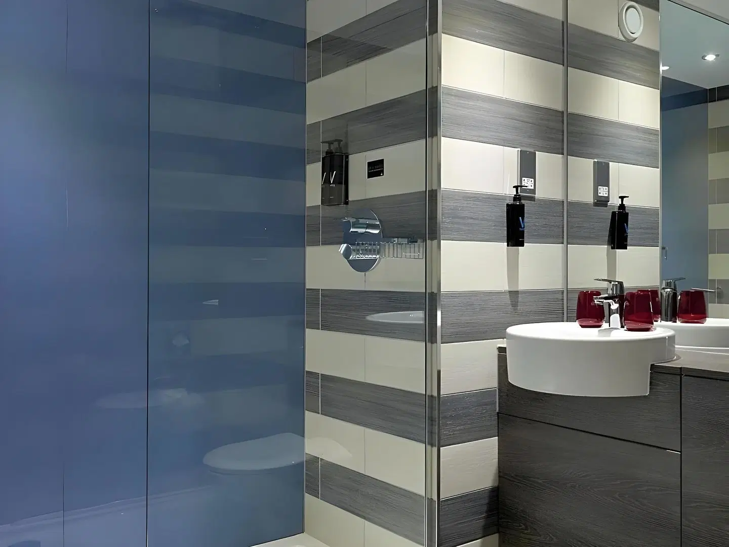 Village Hotel Glasgow Badezimmer