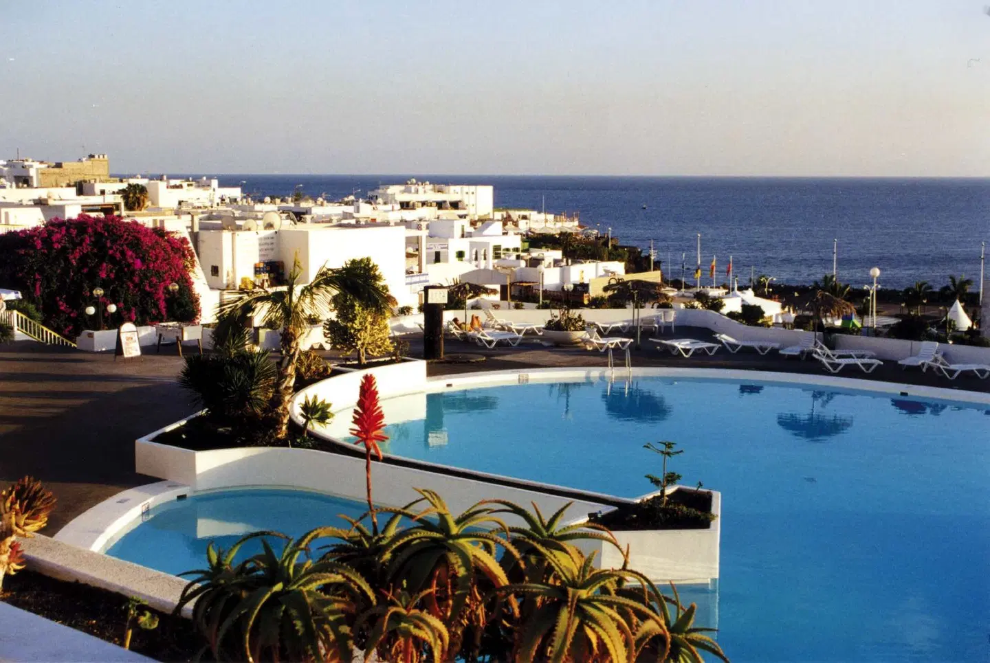 Bellevue Aquarius OUTDOOR_POOL