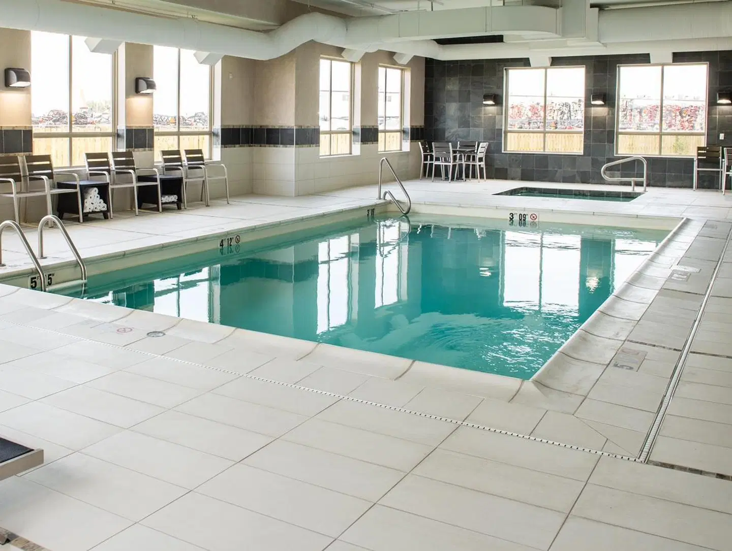 Hampton Inn & Suites by Hilton Regina East Gate Hallenbad