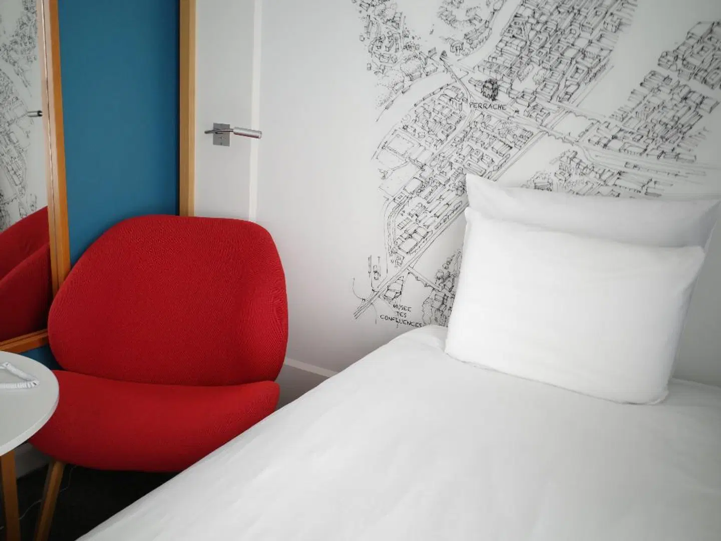 Mercure Lyon Centre Château Perrache hotel ROOM_EXAMPLE