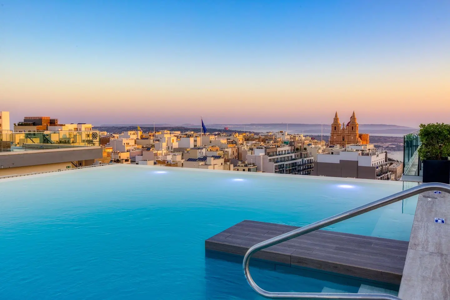 Solana Hotel & Spa OUTDOOR_POOL