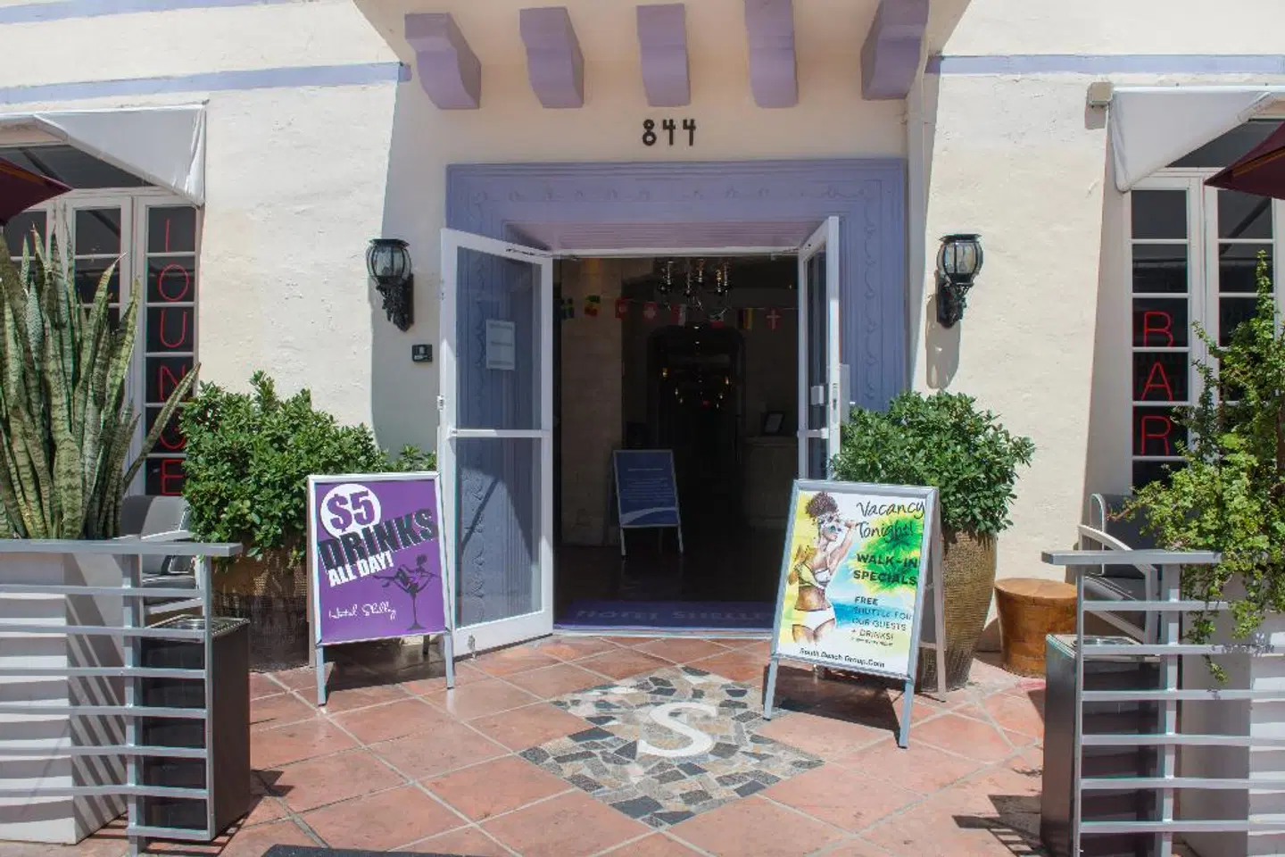 Shelley Hotel EXTERIOR