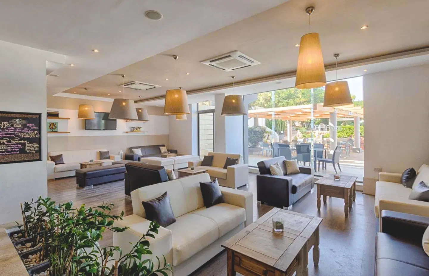 AX Sunny Coast Resort Bar