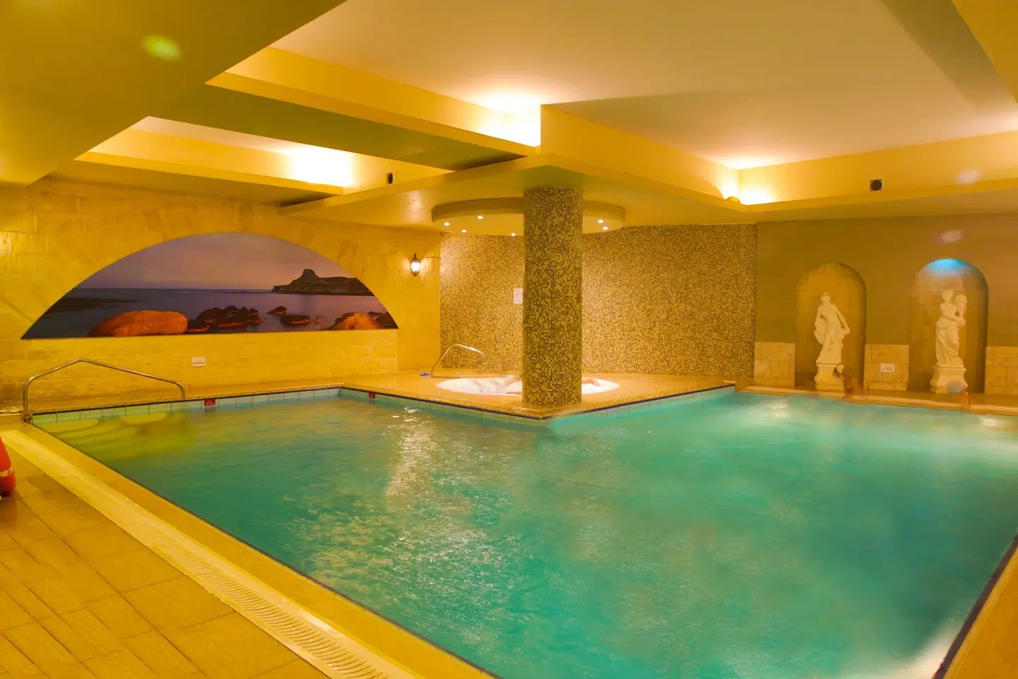 Soreda Hotel Hallenbad