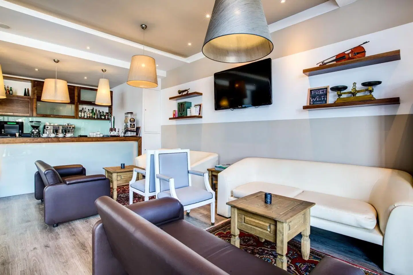 AX Sunny Coast Resort Bar