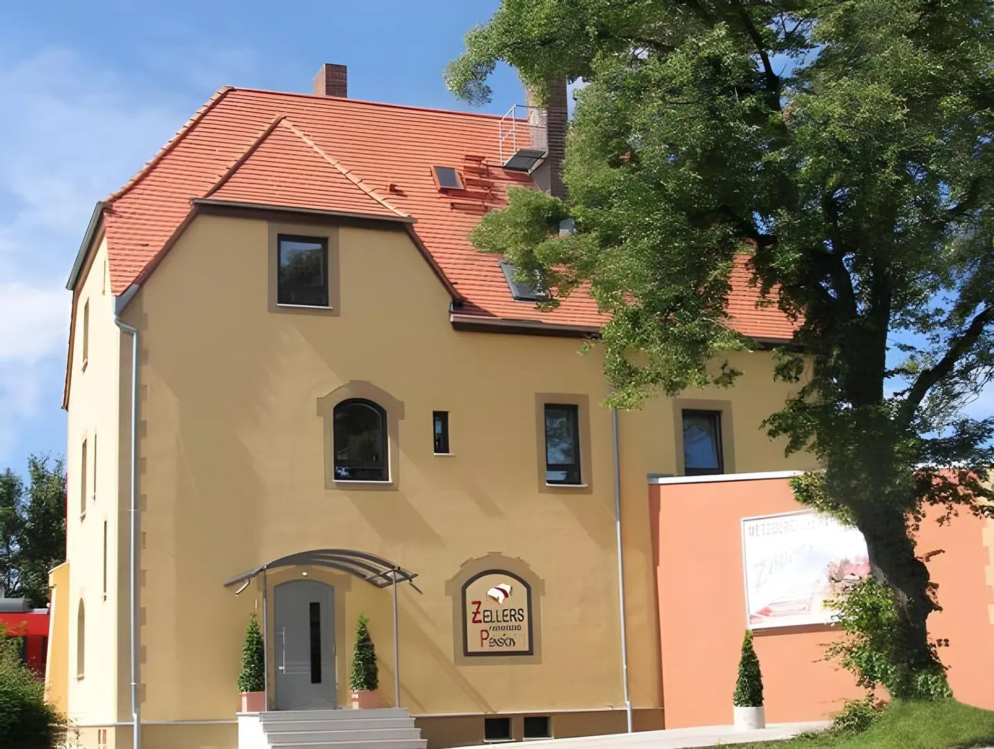 Zellers Pension EXTERIOR