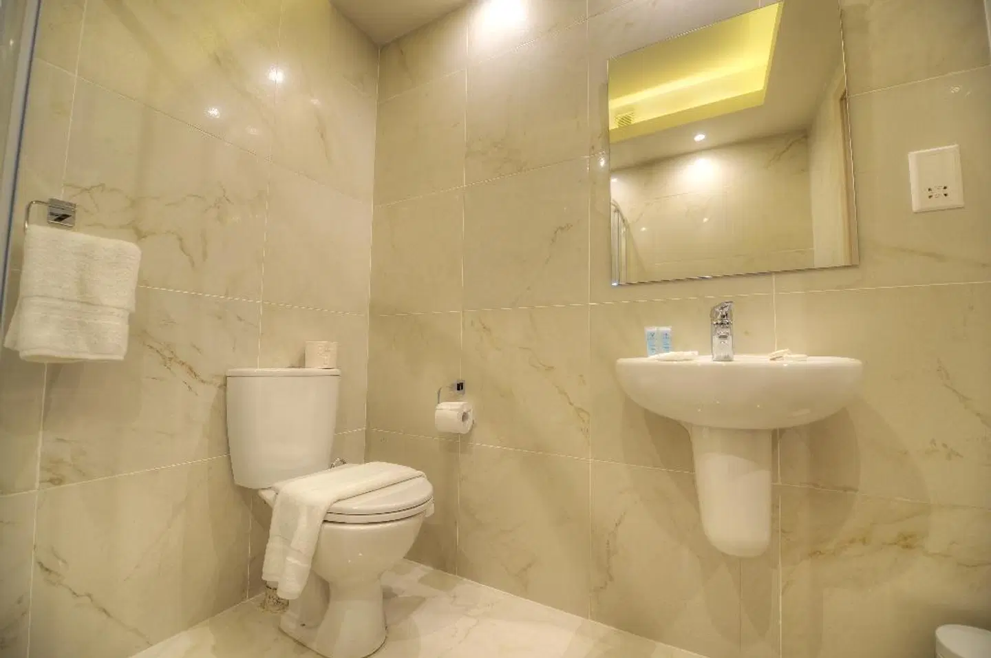 Onyx Hotel Badezimmer