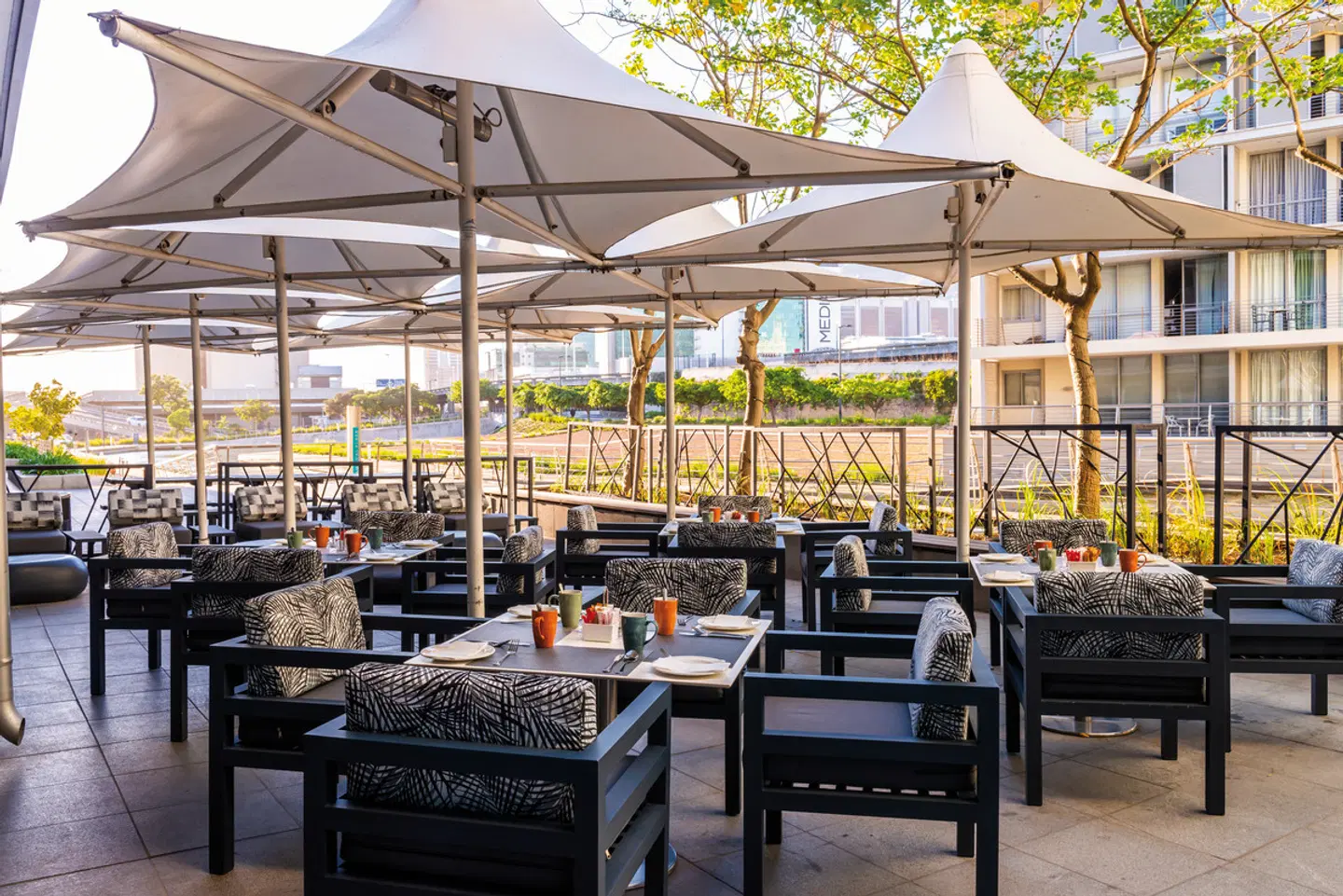 aha Harbour Bridge Hotel & Suites Terrasse