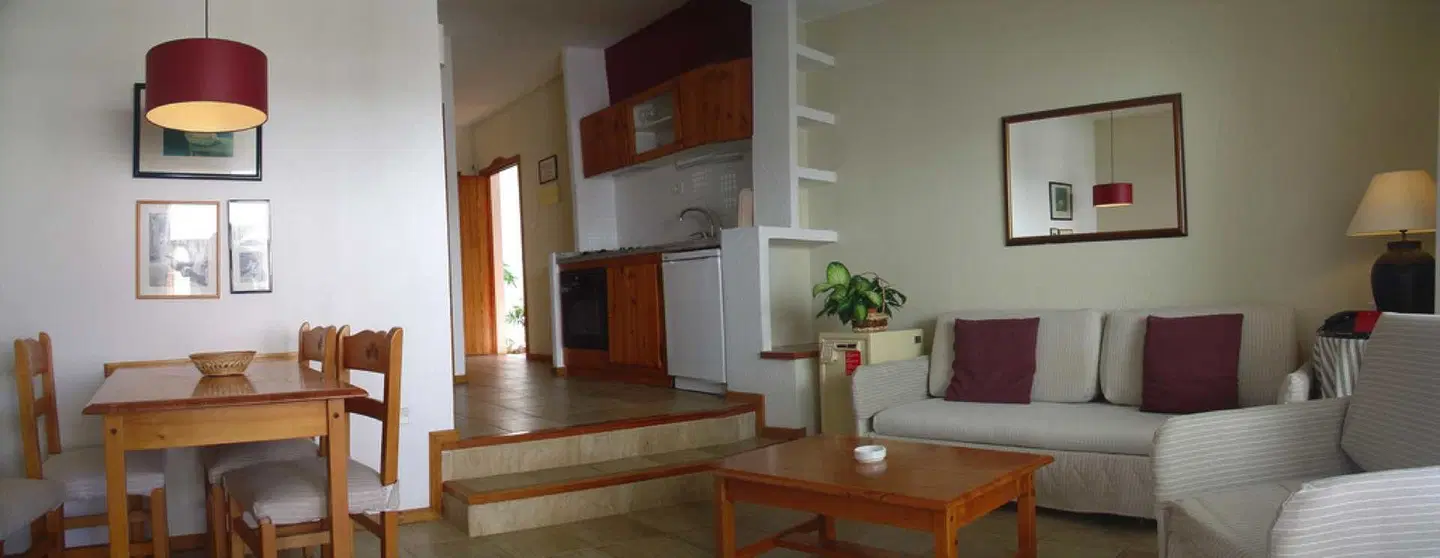 Cristian Sur LOUNGE_LOBBY