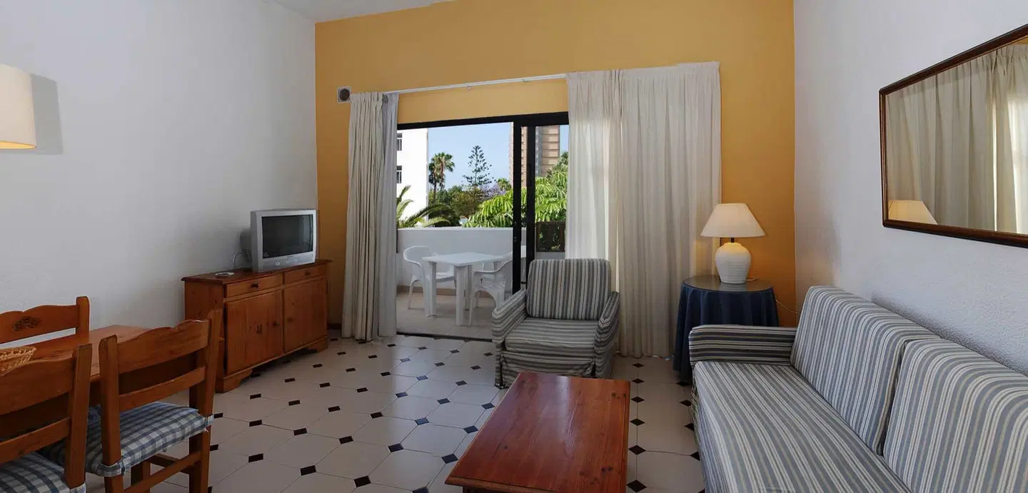 Cristian Sur ROOM_EXAMPLE