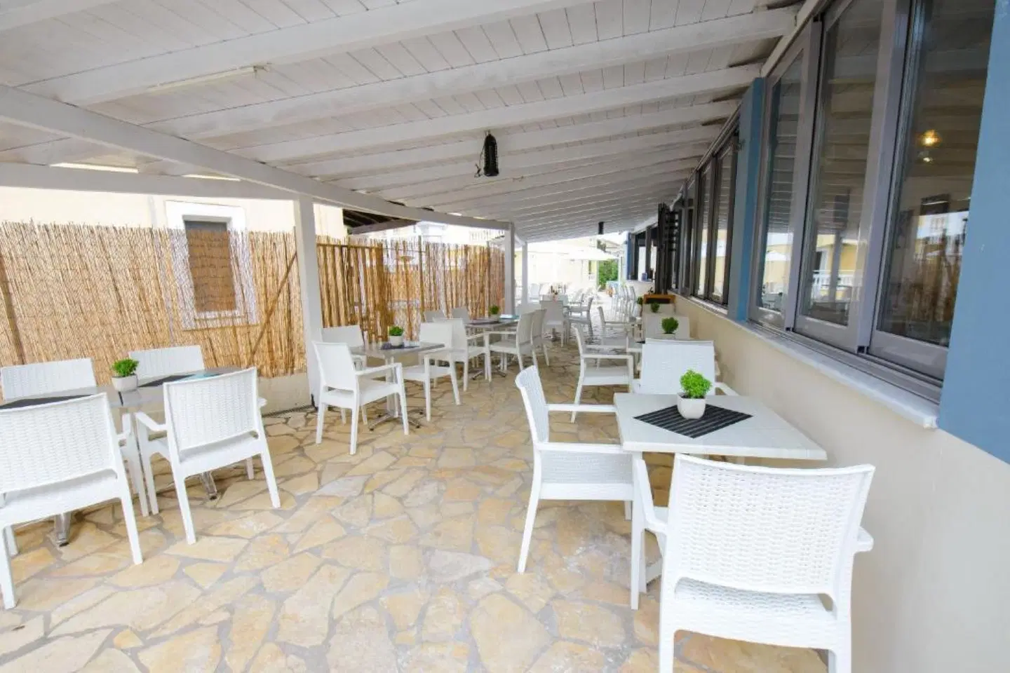 Flora Saint Spiridon Restaurant