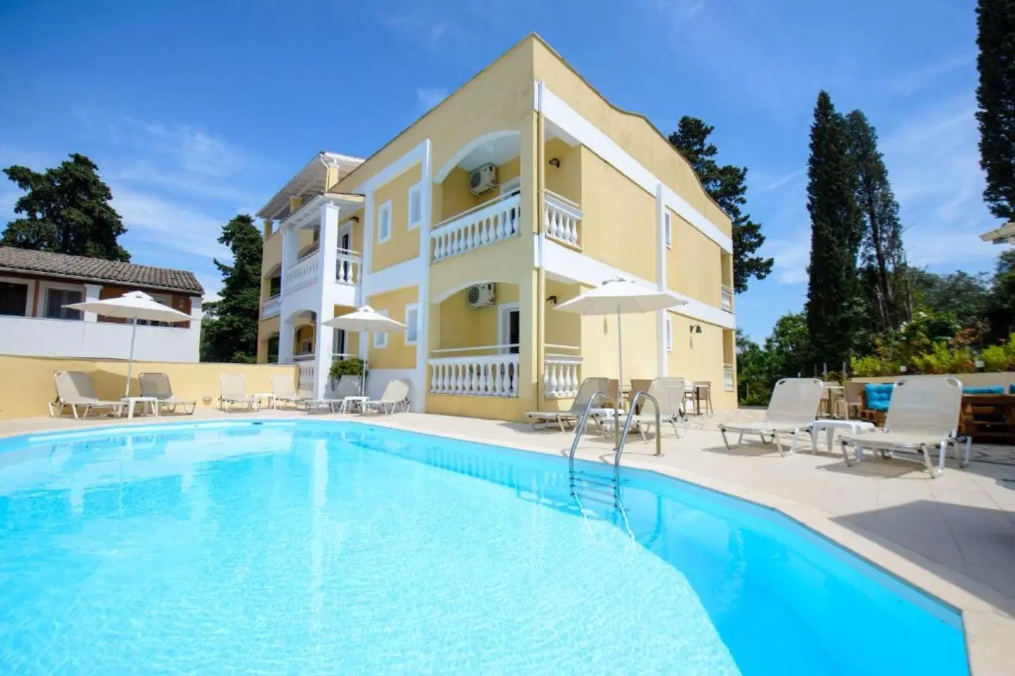 Flora Saint Spiridon OUTDOOR_POOL