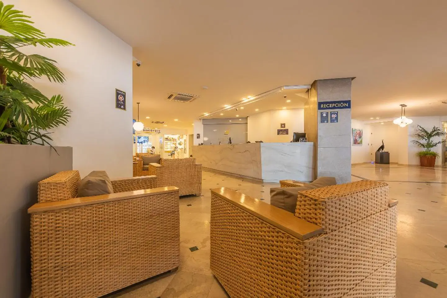 Regatta Cartagena LOUNGE_LOBBY