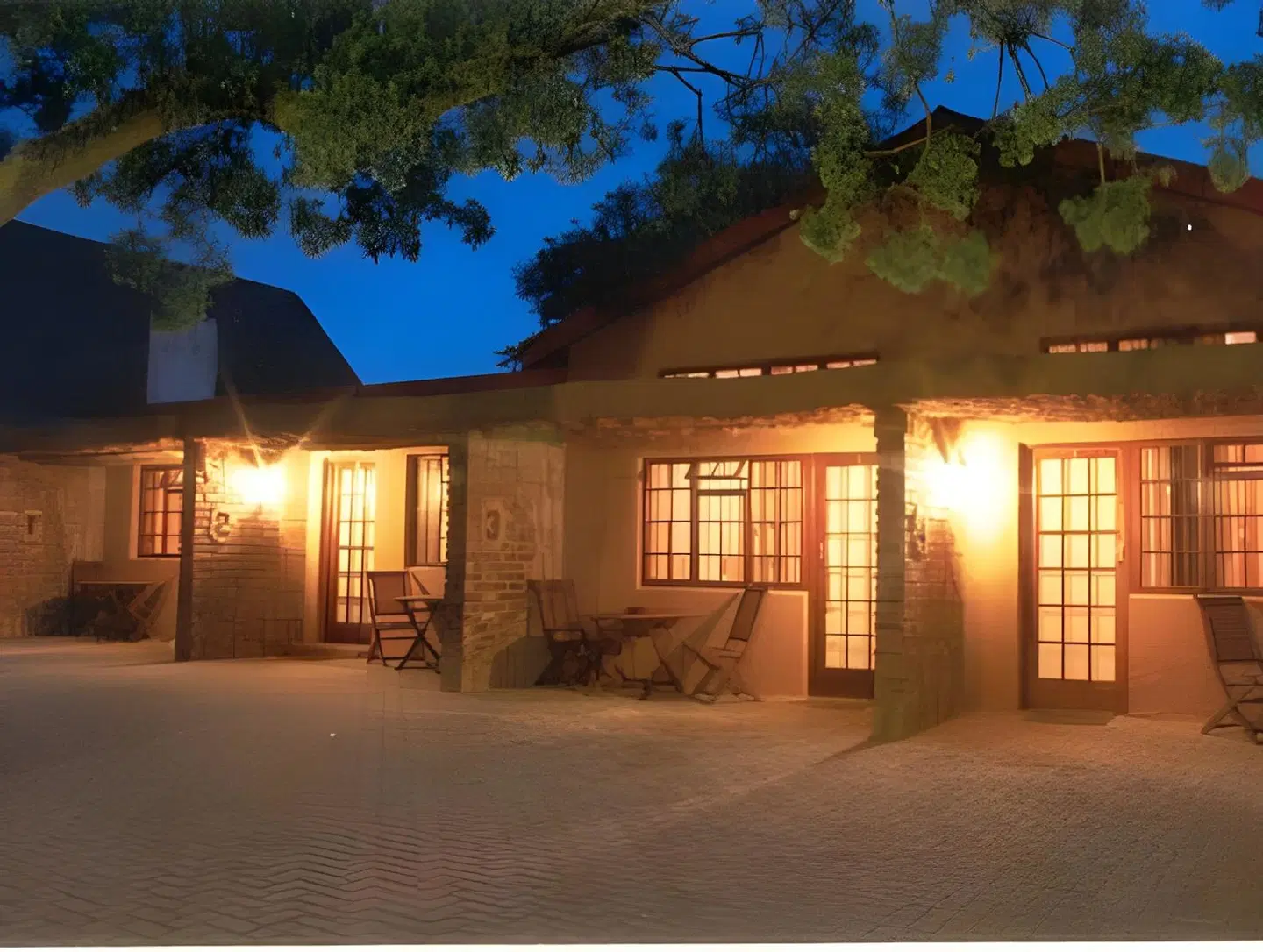 Treetops Guesthouse EXTERIOR