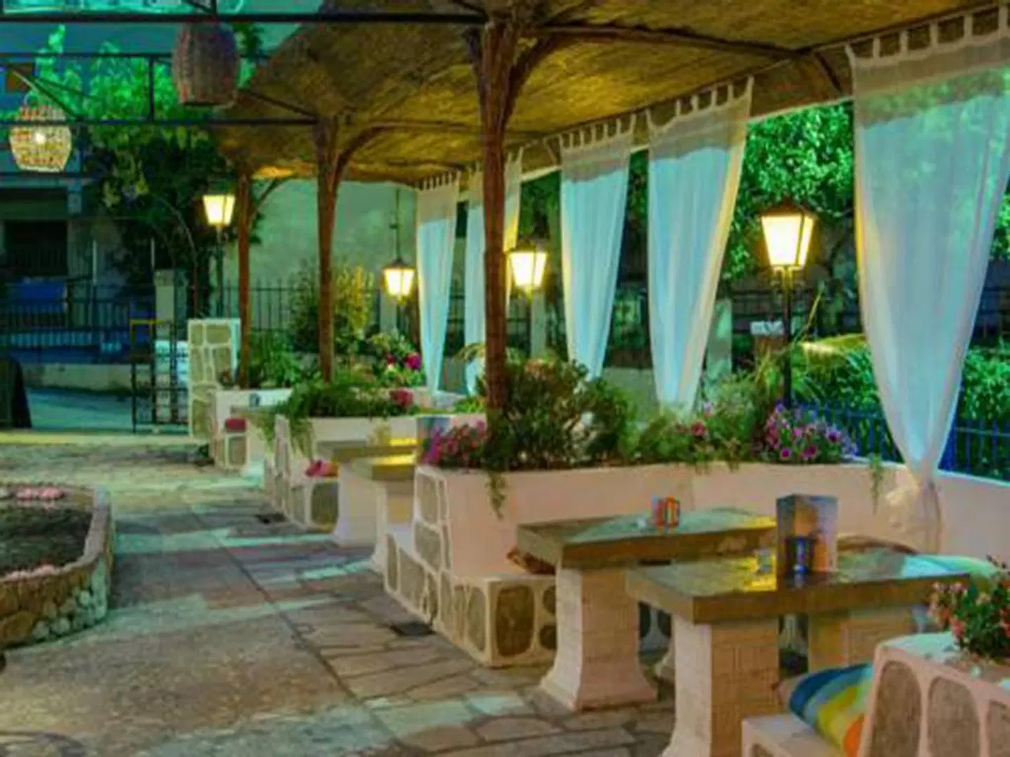 Sirena Beach Hotel Terrasse