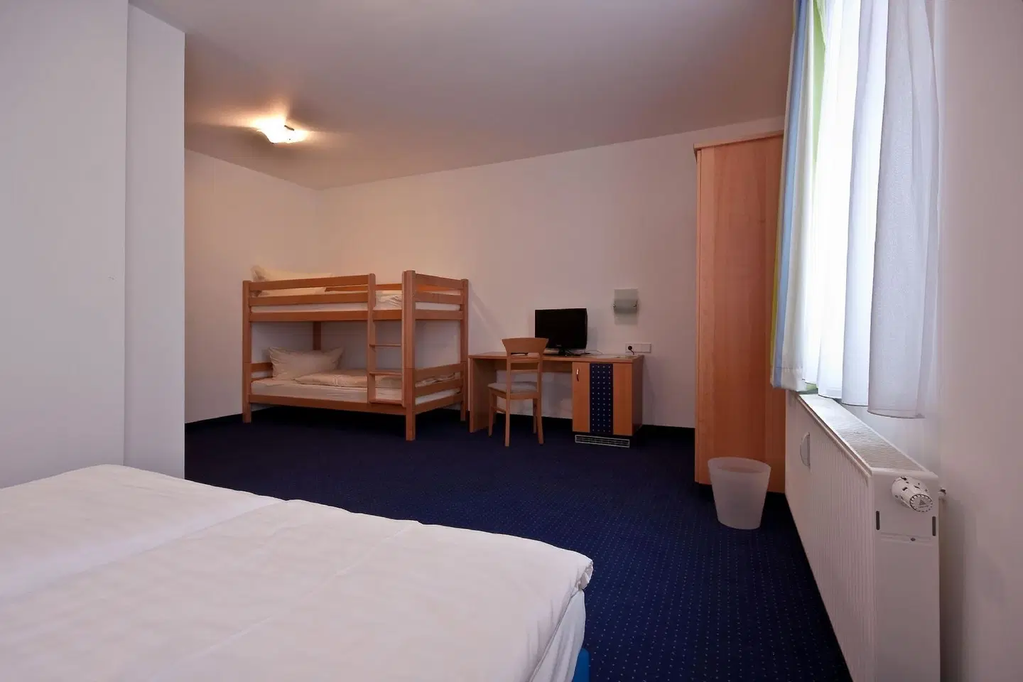 Outdoor Inn ROOM_EXAMPLE