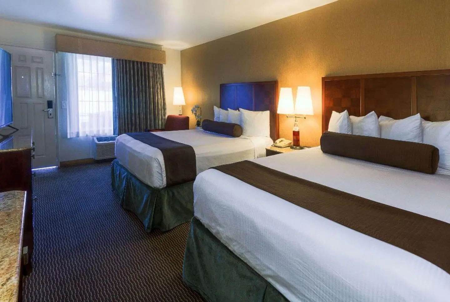 Ramada by Wyndham Costa Mesa/Newport Beach ROOM_EXAMPLE