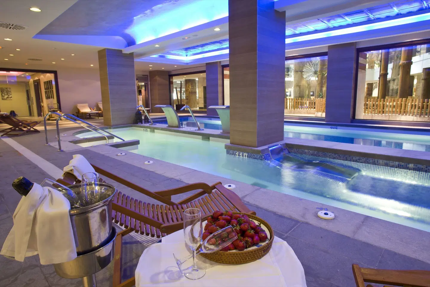 Holiday Polynesia Hallenbad