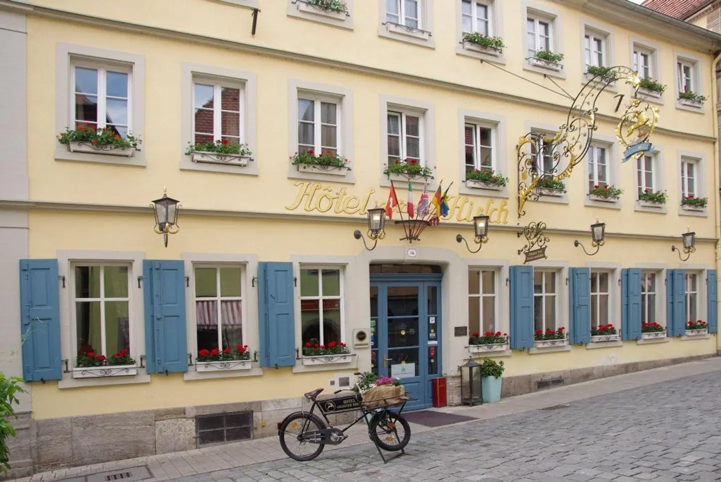 Hotel Goldener Hirsch EXTERIOR