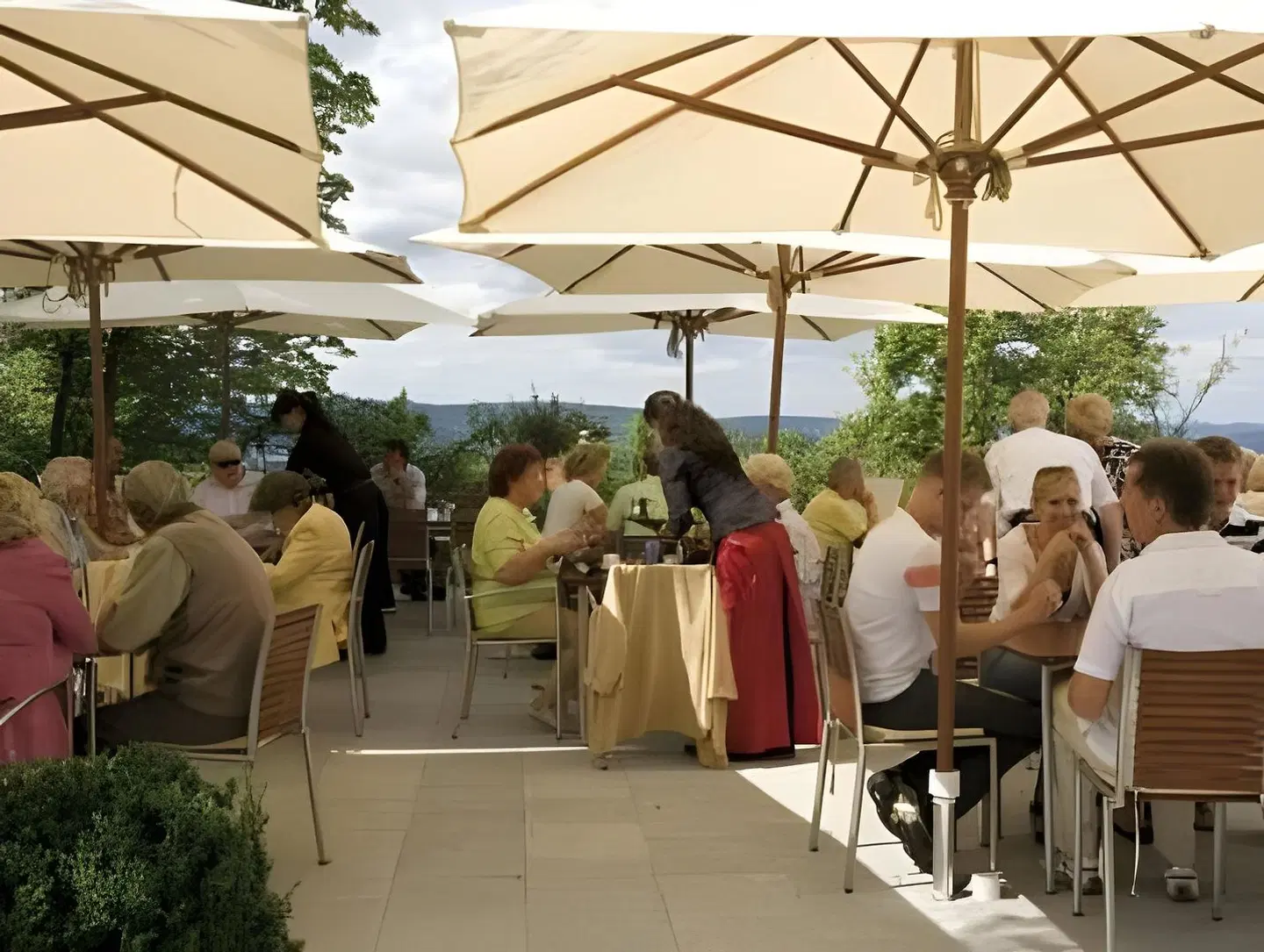 Bergschlößchen PEOPLE