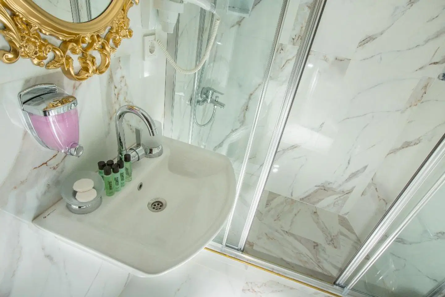 Atlantis Royal Hotel Badezimmer