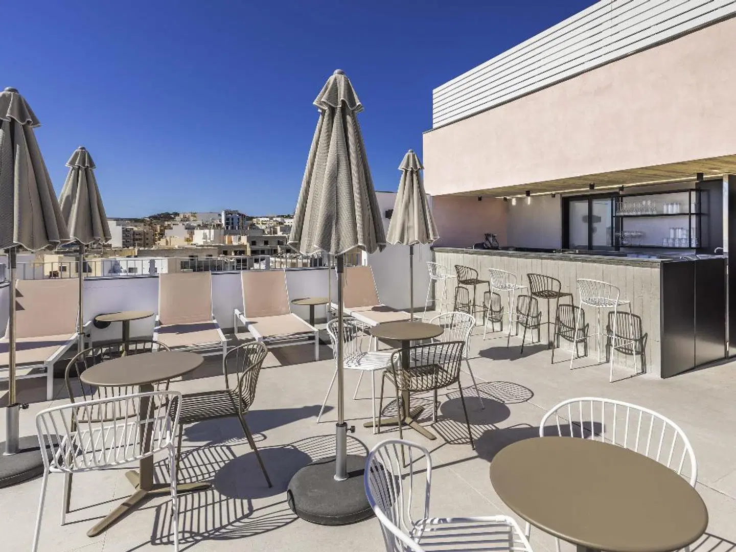 ibis Styles St. Paul's Bay Malta Terrasse