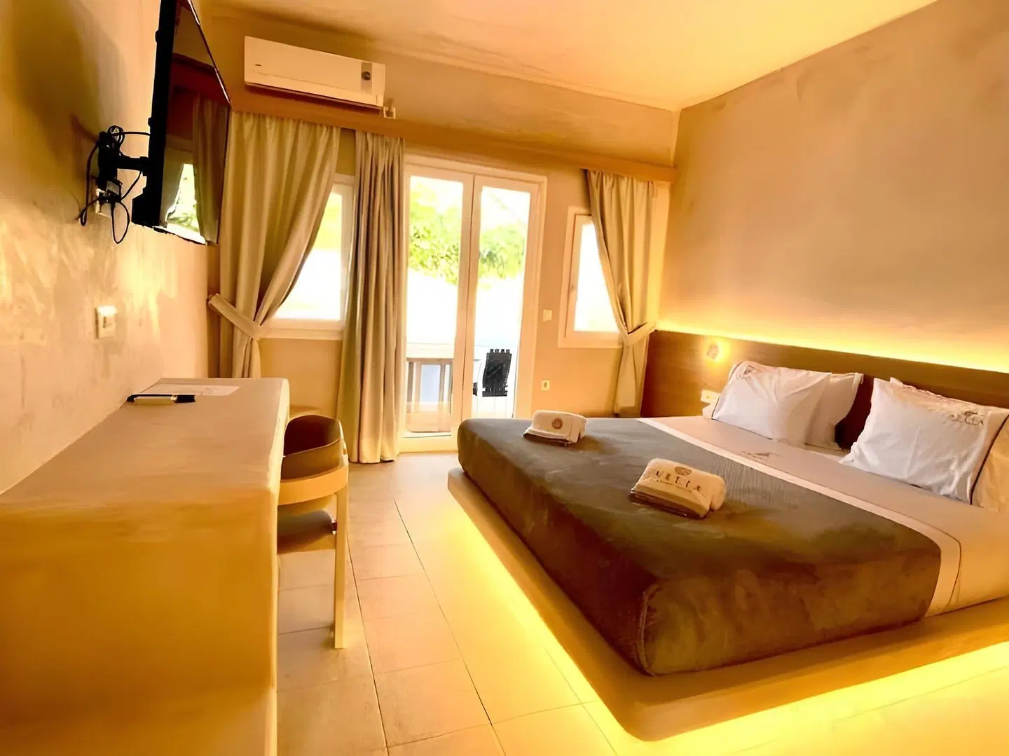 Aelia Luxury Suites ROOM_EXAMPLE