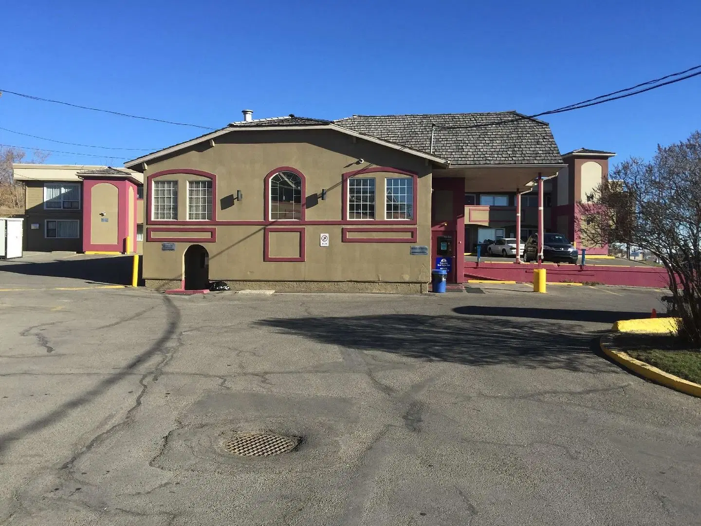 Canadas Best Value Inn Calgary Chinook Station EXTERIOR