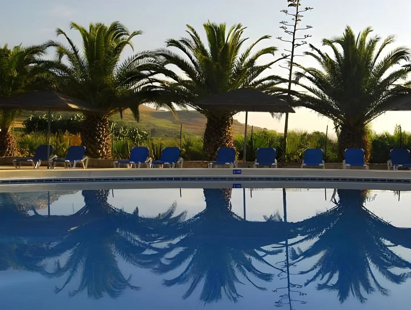 Ta Frenc OUTDOOR_POOL