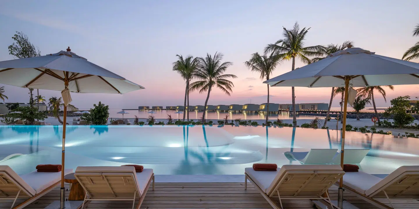 Centara Grand Lagoon Maldives OUTDOOR_POOL