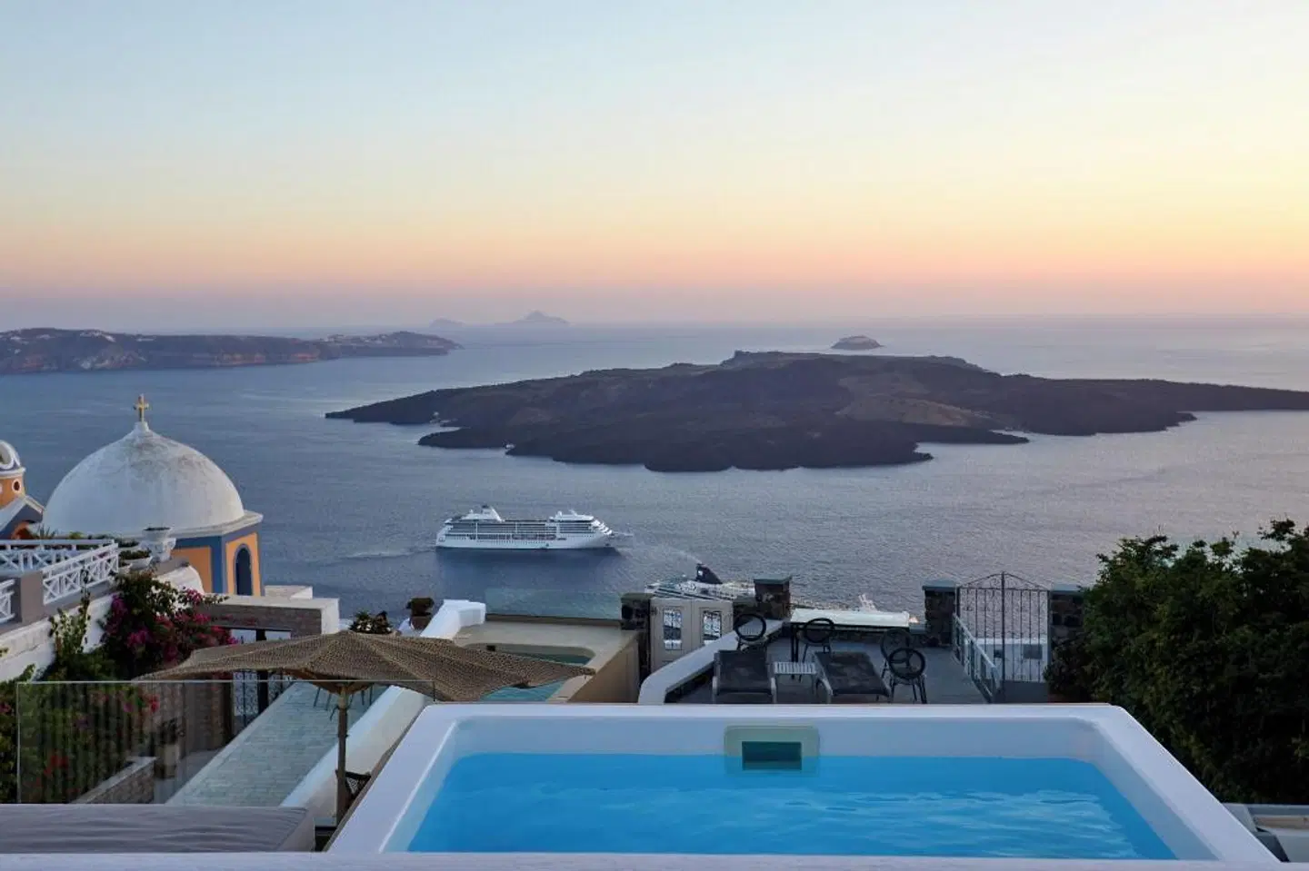 You And Me Suites OUTDOOR_POOL