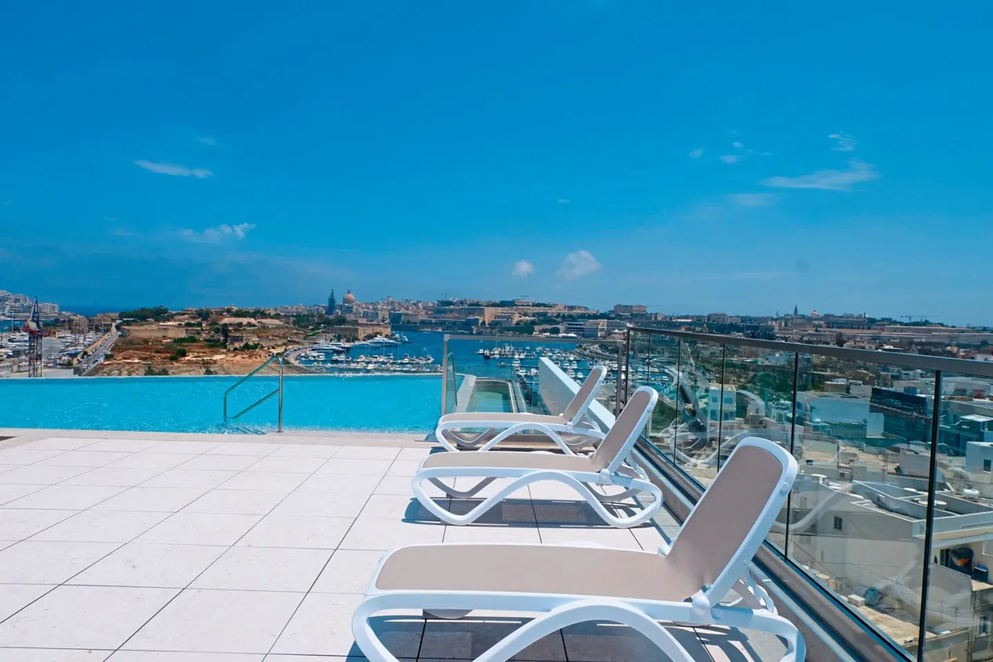 Grands Suites Hotel Residences & Spa OUTDOOR_POOL