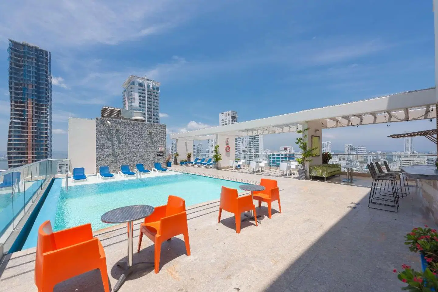 Hampton by Hilton Cartagena OUTDOOR_POOL