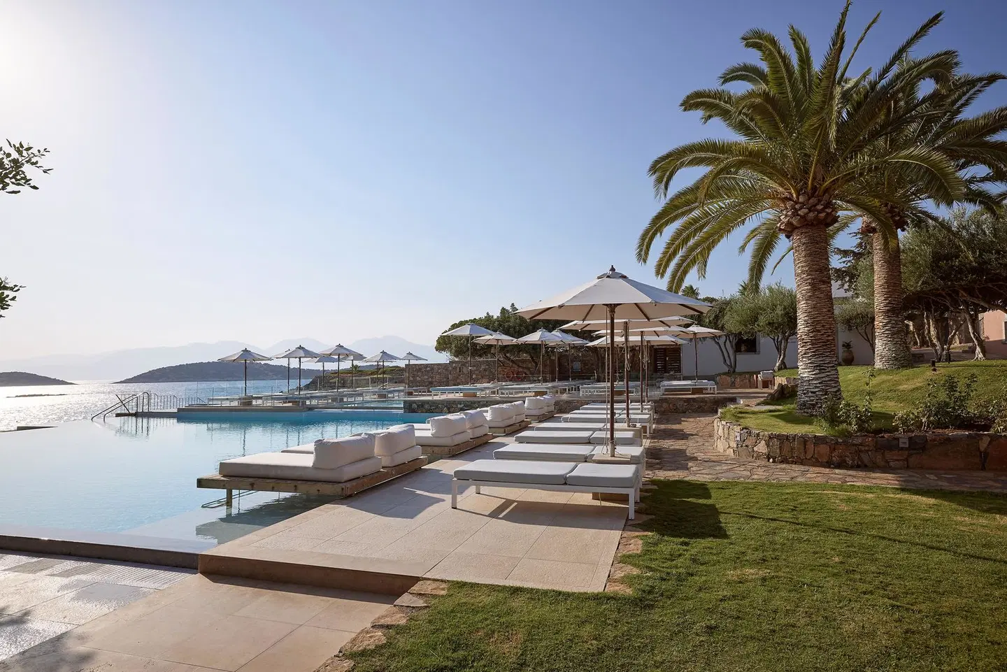 St. Nicolas Bay Resort Hotel & Villas Terrasse