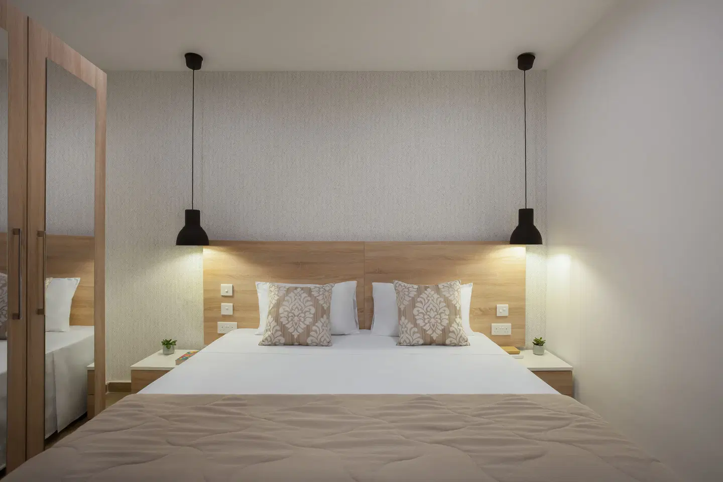 Plaza Regency ROOM_EXAMPLE