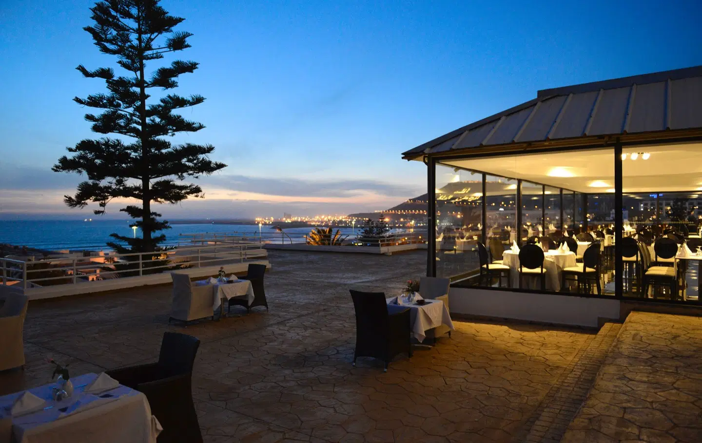 Anezi Tower Hotel & Apartments Terrasse