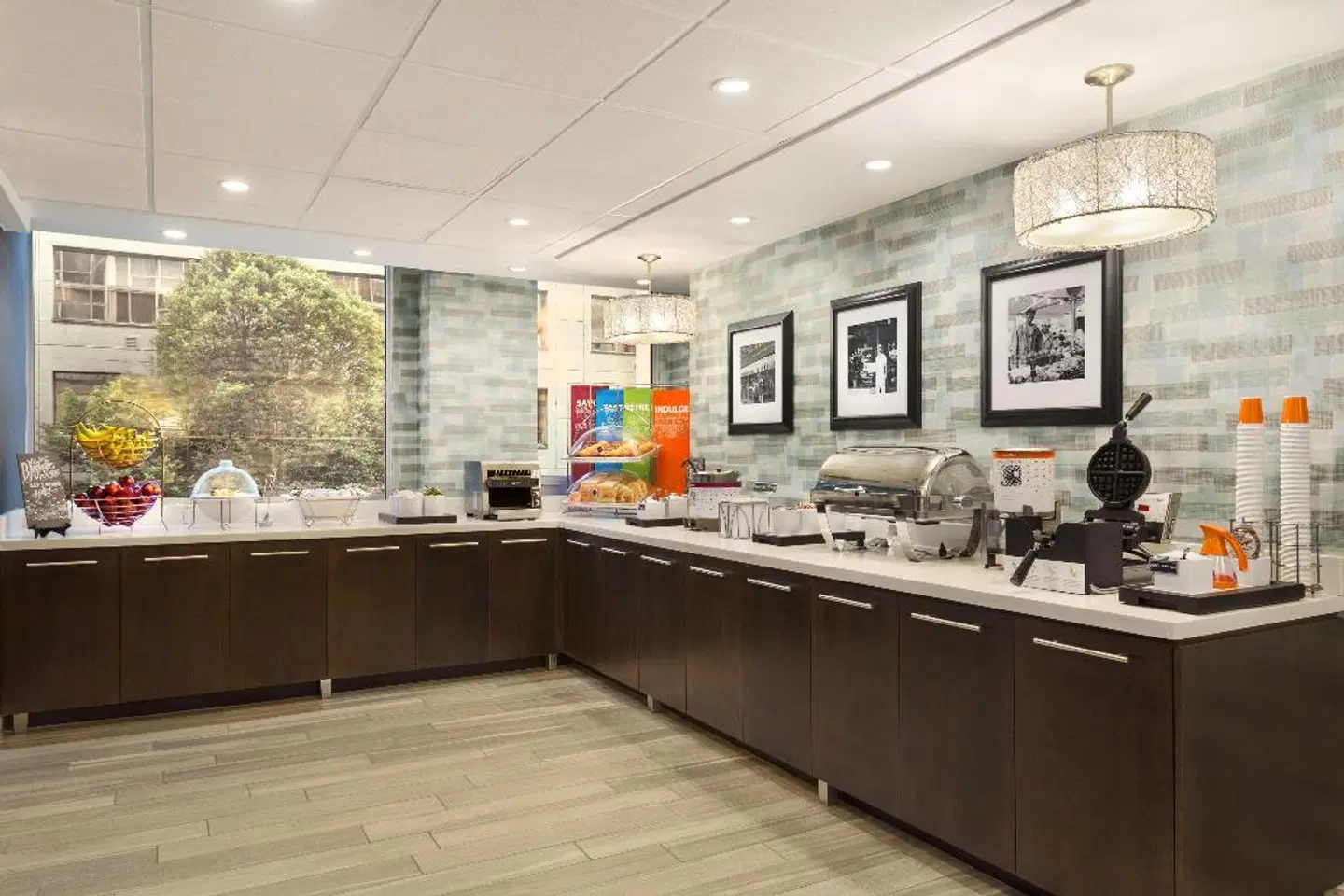 Hampton Inn & Suites by Hilton Vancouver-Downtown Restaurant