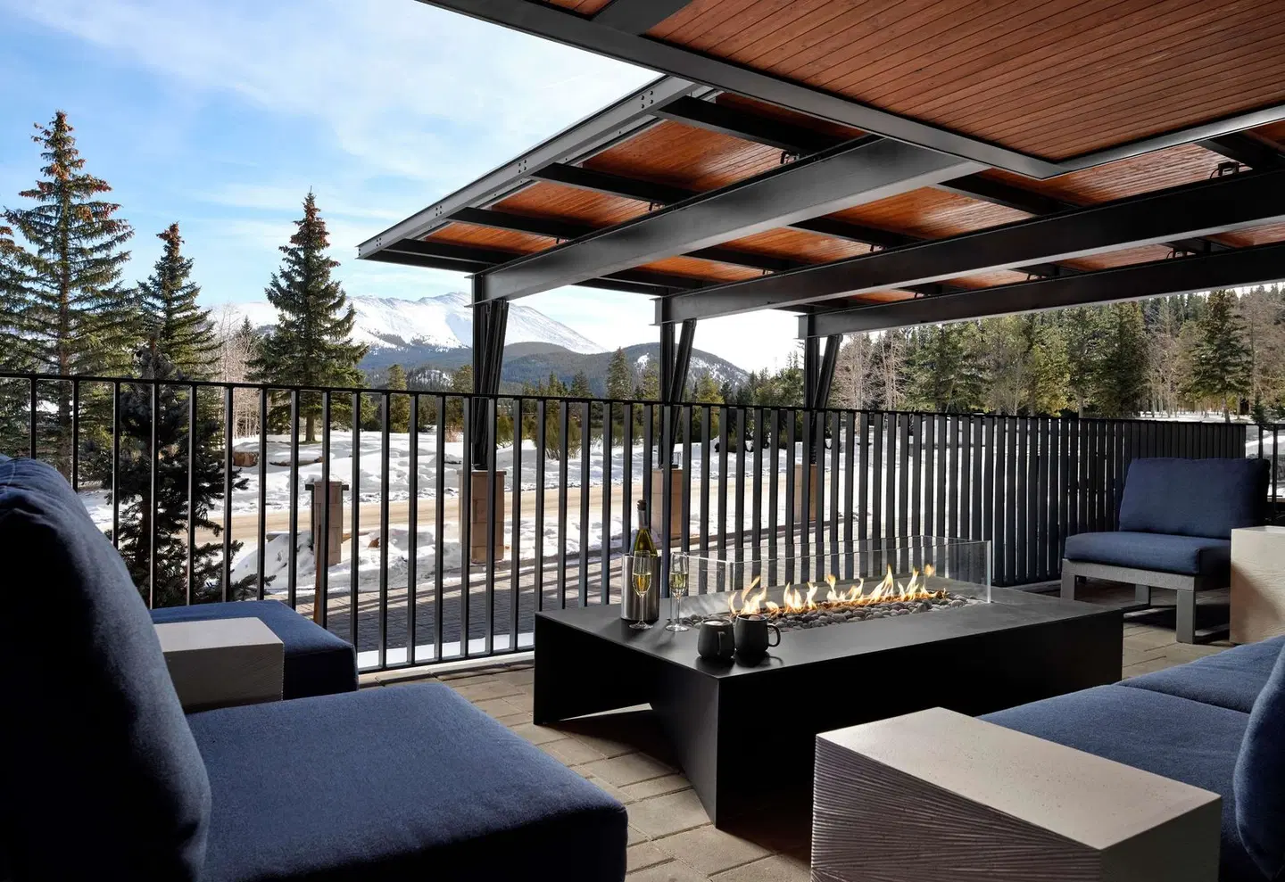 Hotel Alpenrock Breckenridge, Curio Collection by Hilton Terrasse