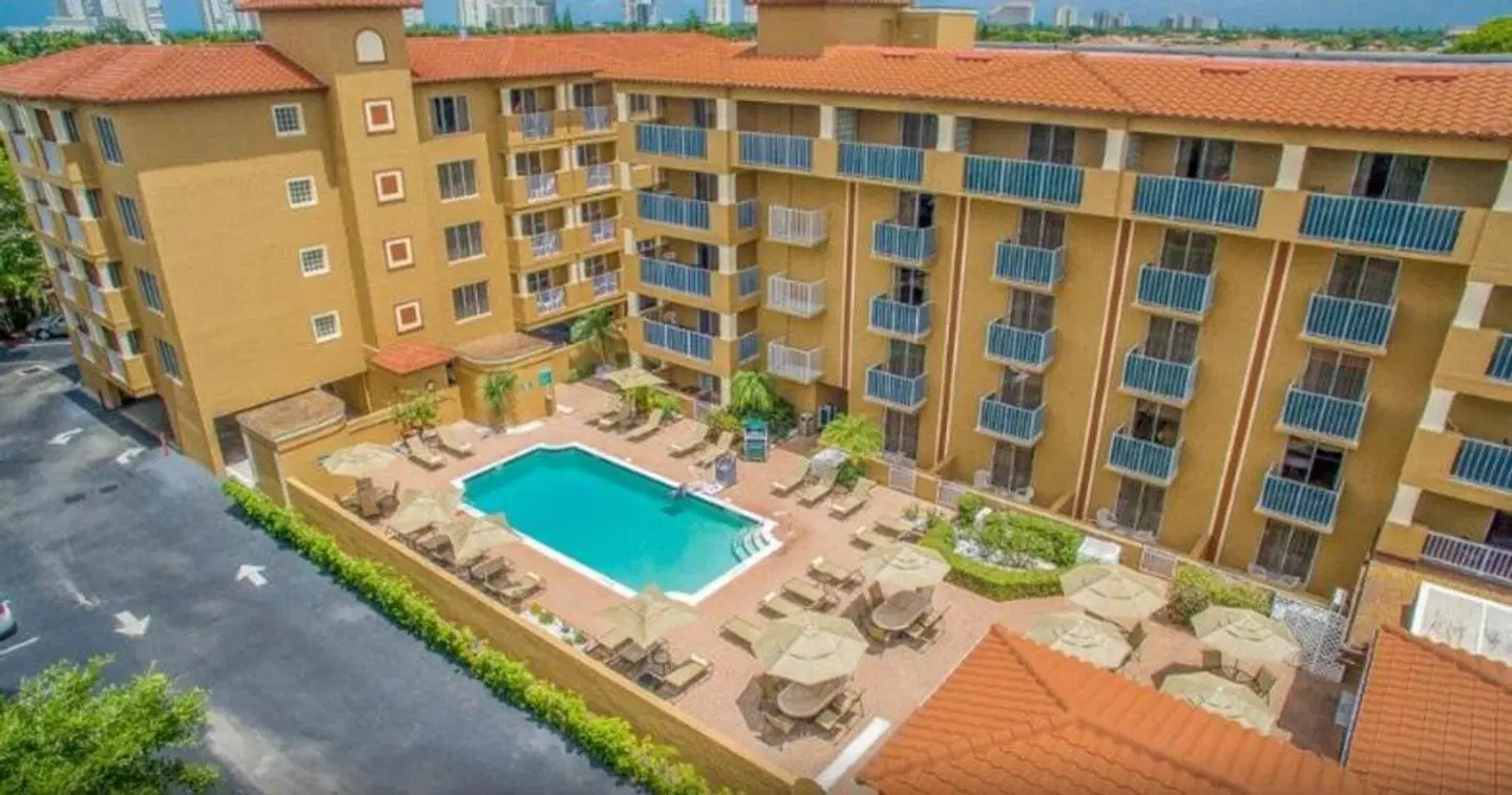 Inn of Naples, Tapestry Collection by Hilton OUTDOOR_POOL