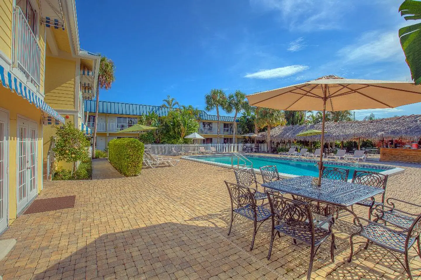 Naples Courtyard Inn Terrasse