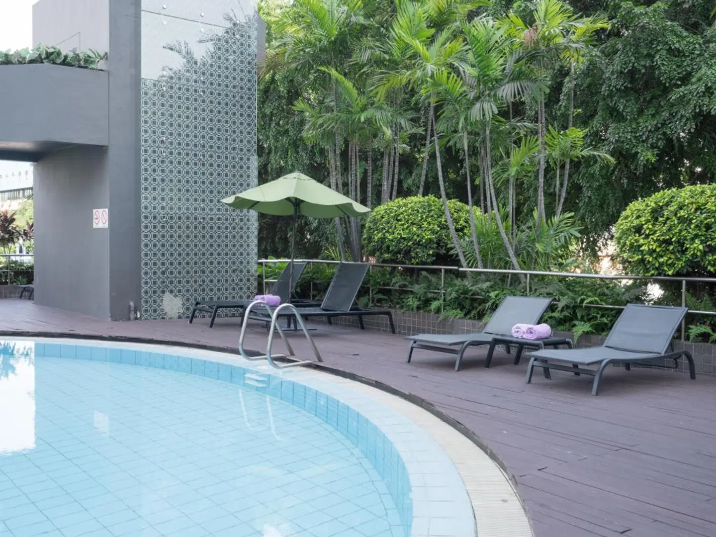 Village Hotel Katong by Far East Hospitality OUTDOOR_POOL